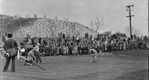1937 LA Open - 18th Green Wilson - Cooper, Chisholm